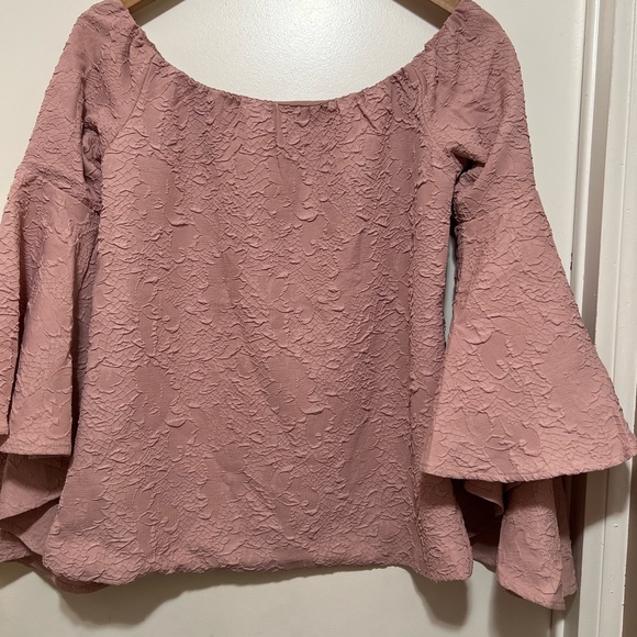 Romeo & Juliete Couture Misty Rose Bell Sleeve Off The Shoulder Textured Blouse - Picture 5 of 9